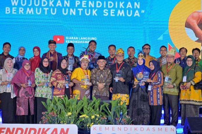 Raih Apresiasi Malam Tasyakuran, Jadi Motivasi Insan Pendidikan Tingkatkan Mutu Pendidikan Indonesia