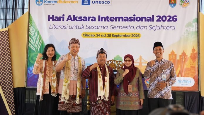 Peserta peringatan Hari Aksara Internasional 2026 di Cilacap mengangkat tema literasi