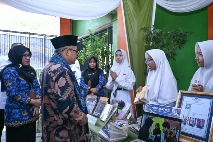 Kegiatan Bulan Bahasa dan pameran ART-MATIKS di SMAN 1 Taman