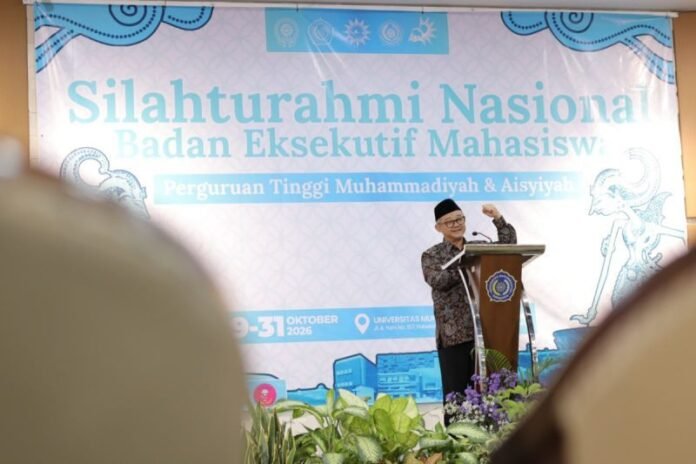 Menteri Pendidikan Dasar dan Menengah Abdul Mu’ti memberi nasihat kepada mahasiswa PTMA