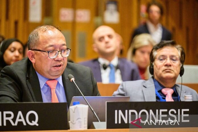 Delegasi Indonesia menyampaikan pernyataan dalam Sidang Dewan Eksekutif UNESCO