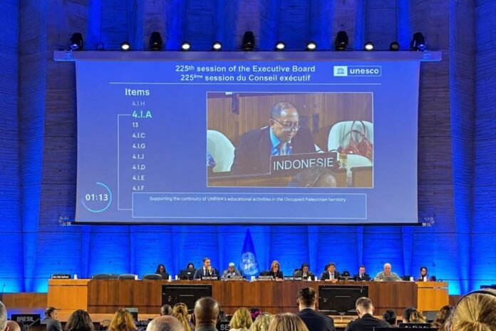 Wakil Delegasi Tetap RI untuk UNESCO IGAK Satrya Wibawa pada Sidang ke-225 Dewan Eksekutif UNESCO