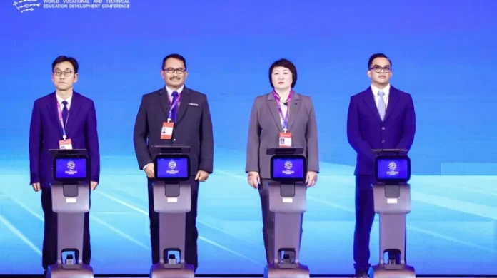 Delegasi Politeknik Negeri Jember dalam konferensi pendidikan vokasi di Tianjin China