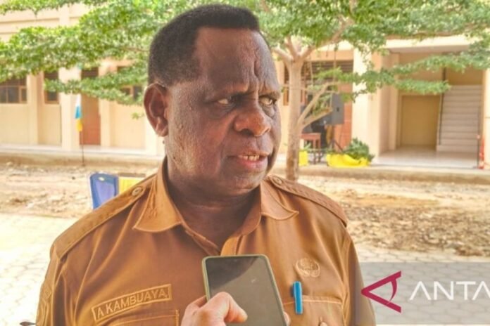 Kepala Dinas Pendidikan Papua Barat Daya Adolof Kambuaya