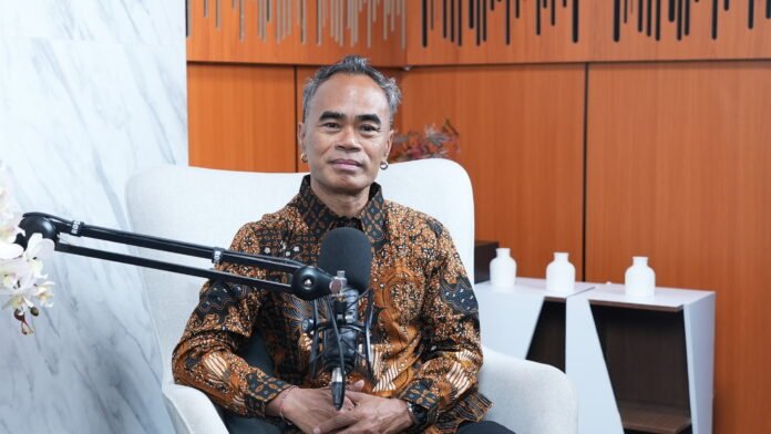 Guru Besar ISI Surakarta Eko Supriyanto membahas riset dan penciptaan seni