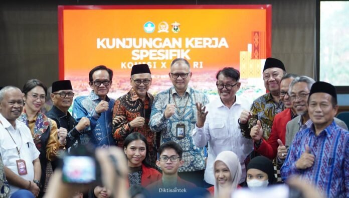 Kemdiktisaintek dan Komisi X DPR berdiskusi dengan perguruan tinggi di Sulawesi Selatan