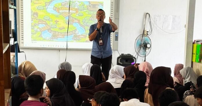 Siswa mencoba gim edukasi matematika Legend of Math Knight karya Politeknik Negeri Subang