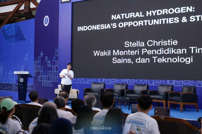 Wakil Menteri Stella Christie berbicara dalam Hydrogen Day 2026 di Institut Teknologi Bandung