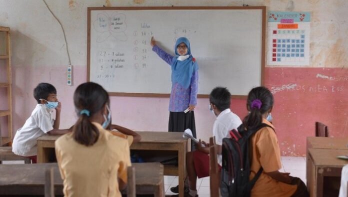 Ilustrasi guru honorer mengikuti penataan PPPK pusat