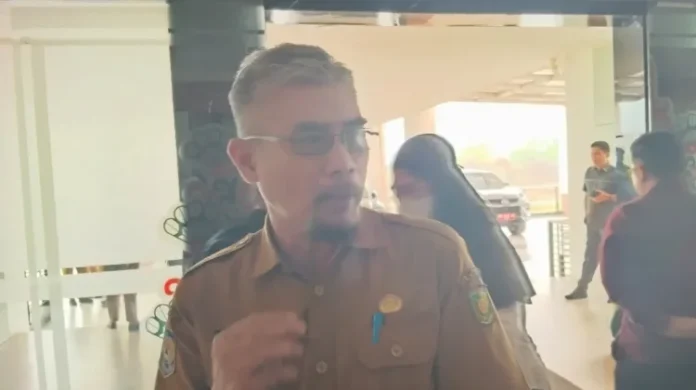 Kepala Dinas Pendidikan Kota Palangka Raya Jayani memberikan keterangan mengenai alternatif pembelajaran di tengah kabut asap