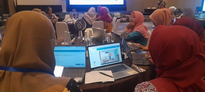 Kepala PAUD mengikuti penguatan kapasitas di Surabaya
