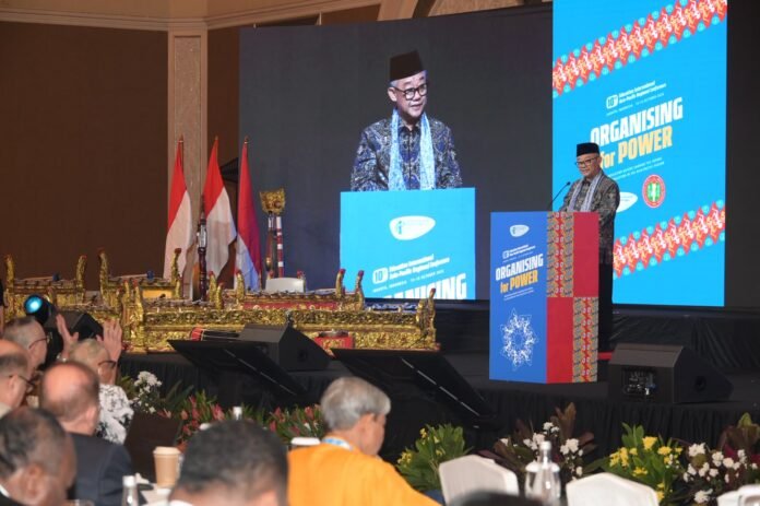 Abdul Mu’ti dan peserta konferensi pendidikan Asia Pasifik di Jakarta