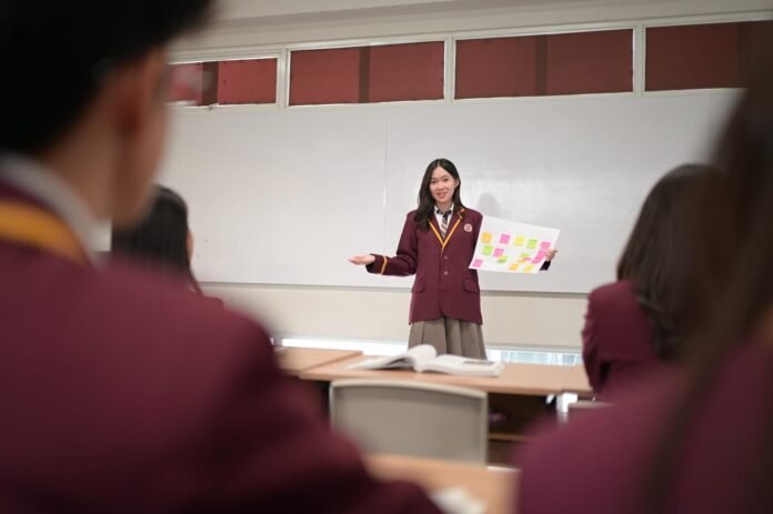 Siswa Binus School mengikuti kegiatan pembelajaran