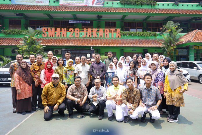 Mendiktisaintek Brian Yuliarto menghadiri Open House SMA Unggul Garuda di SMAN 28 Jakarta