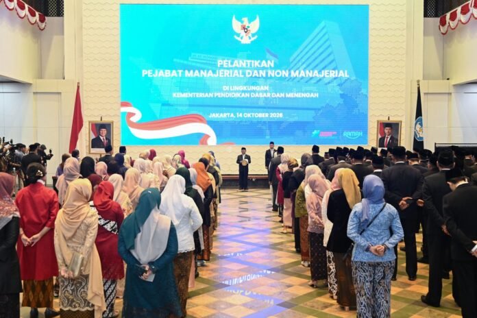 Menteri Pendidikan Dasar dan Menengah Abdul Mu’ti dalam pelantikan 162 pejabat Kemendikdasmen