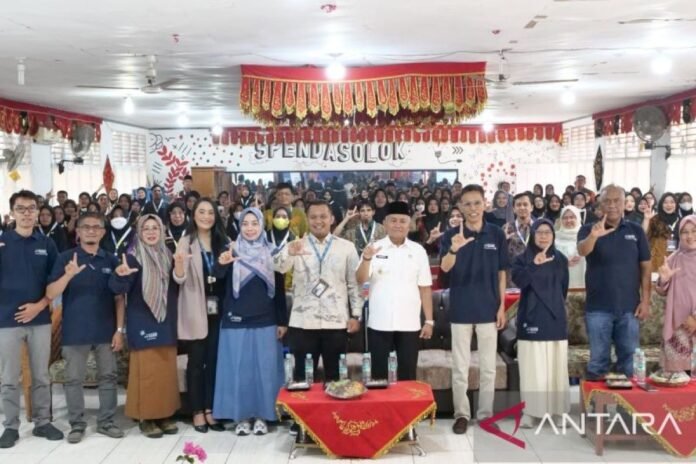 Wakil Wali Kota Solok Suryadi Nurdal menghadiri pelatihan guru Indonesia Teaching Fellowship