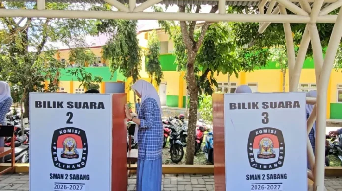 Siswa SMAN 2 Sabang mengikuti pemilihan ketua OSIS secara digital