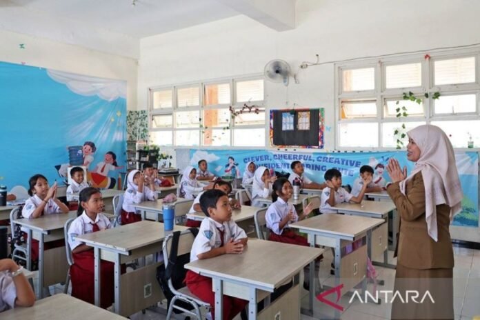 Ilustrasi guru mengajar di sekolah dasar