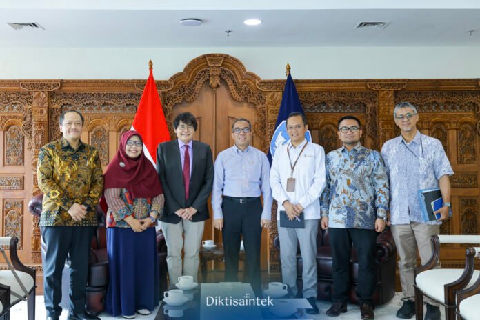 Mendiktisaintek Brian Yuliarto bertemu Duta Besar RI untuk Australia Siswo Pramono membahas riset batang sawit dan beasiswa