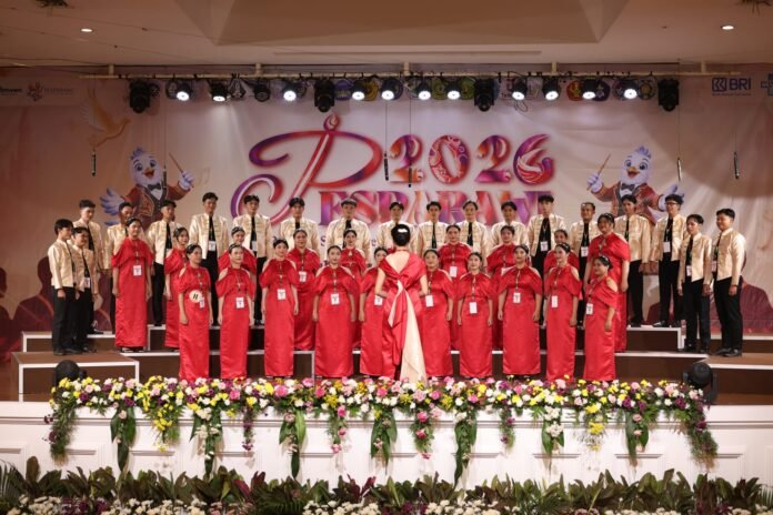 Peserta Pesparawi Mahasiswa Nasional XVIII 2026 berfoto bersama