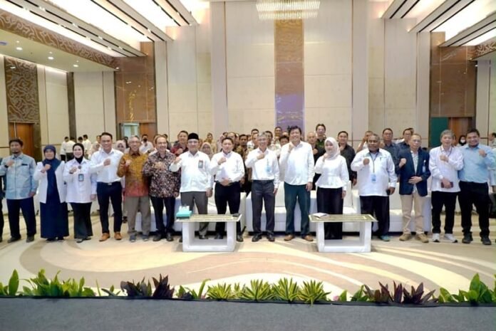 Penandatanganan kontrak Program Aksara Mahasiswa 2026 di Kemdiktisaintek