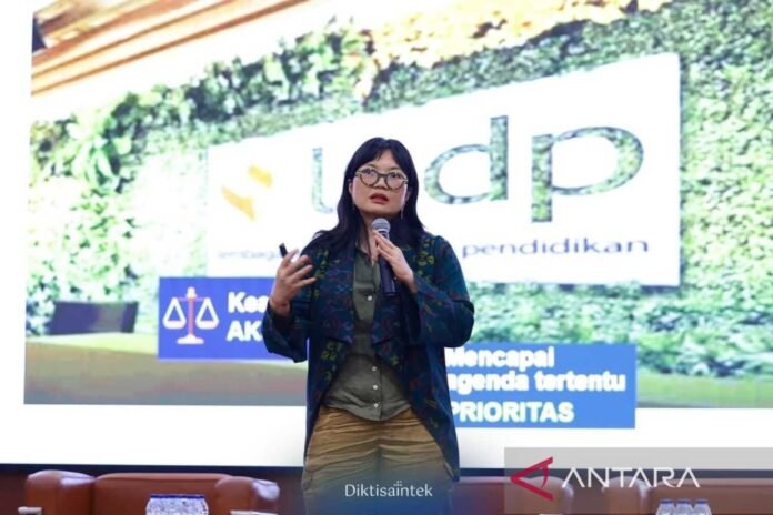 Wamendiktisaintek Stella Christie membahas perkembangan AI dan pendidikan tinggi
