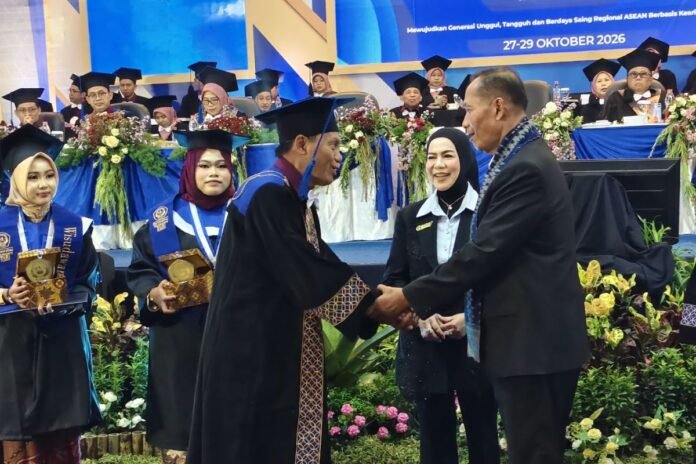 Wisuda ke-68 Universitas Nusantara PGRI Kediri