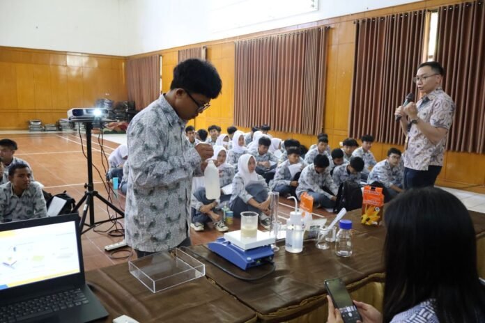 Siswa mengikuti workshop vokasi terintegrasi di SMK Pertanian Pembangunan Negeri Lembang